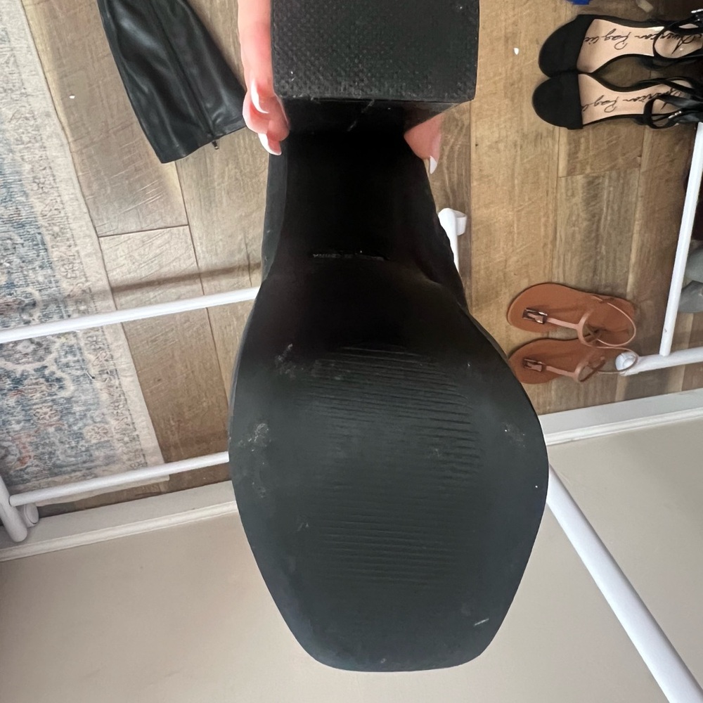 Knee-high Statement Boots - Picture 3 of 4